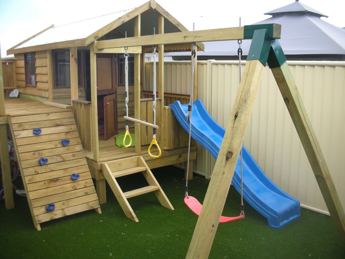 Banksia with side deck and swings